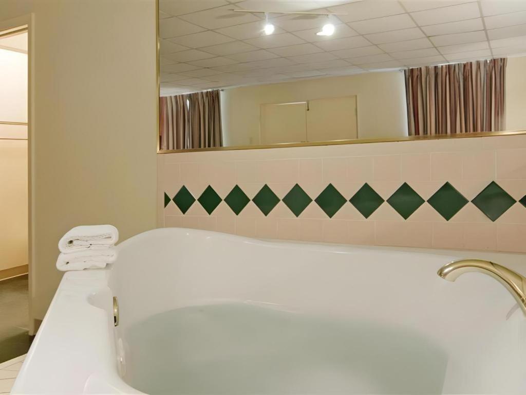 Americas Best Value Inn & Suites Victoria Dış mekan fotoğraf